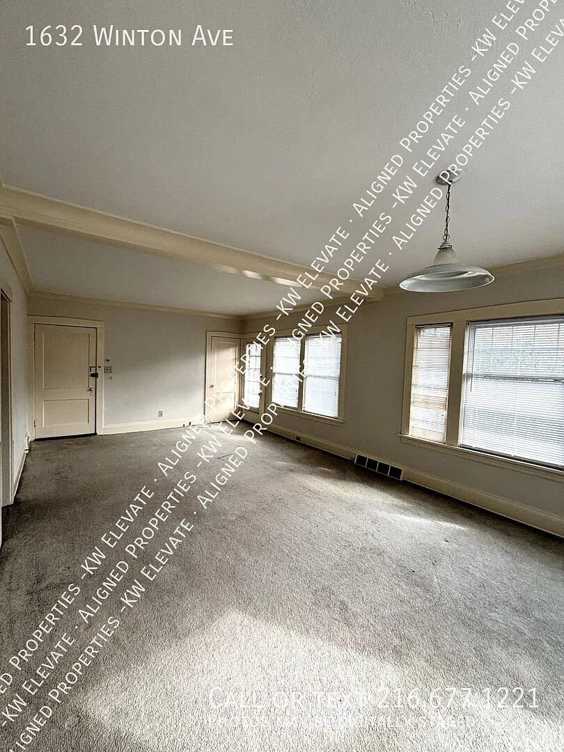 Lakewood Bright 2 Bedroom Upstairs Duplex! — Photo 3