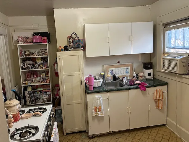 Building Photo - 127 Lorentz Ave #4