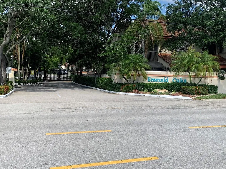 3345 Emerald Oaks Dr #106 — Photo 36