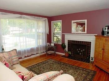2nd image of 1804 Emerald Ave NE