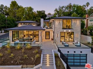 16879 Mooncrest Dr, Encino, CA 91436