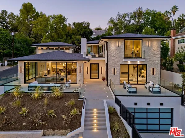 16879 Mooncrest Dr, Encino, CA 91436