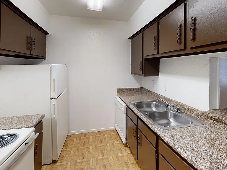 Creekwood Apartments — Photo 34