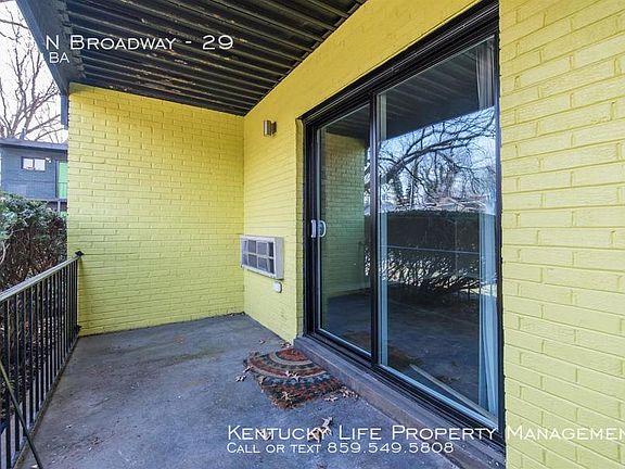 4th image of 568 N Broadway #29