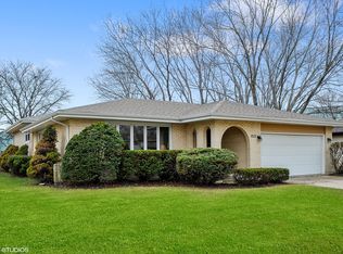1865 W Spring Ridge Dr, Arlington Heights, IL 60004