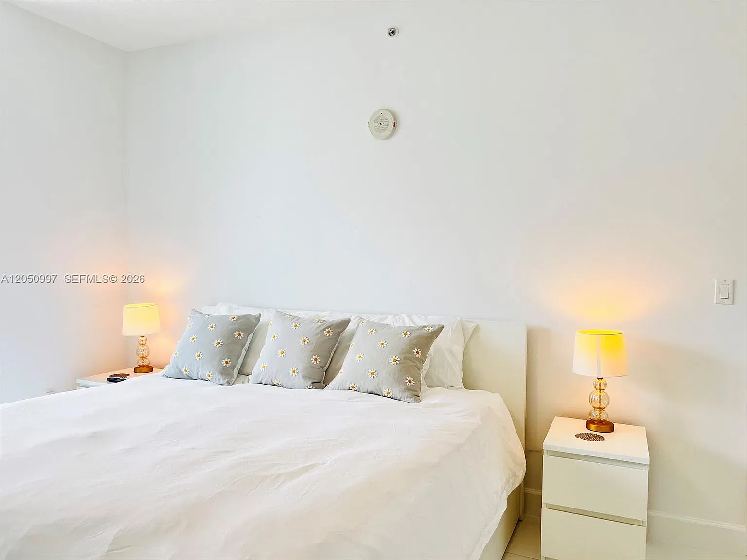 2 bed, 1024 sqft, $4,300 — Photo 4