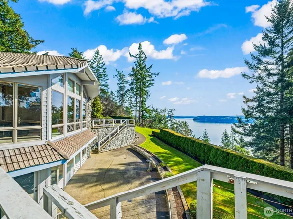 555 Issaquah Road, Fox Island, WA 98333