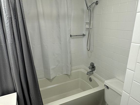 4th image of 4841 Fontana St