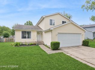 29W761 Galbreath Dr, Warrenville, IL 60555