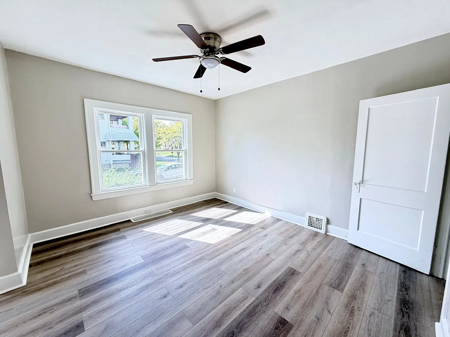 2 bed, 900 sqft, $1,025 — Photo 4
