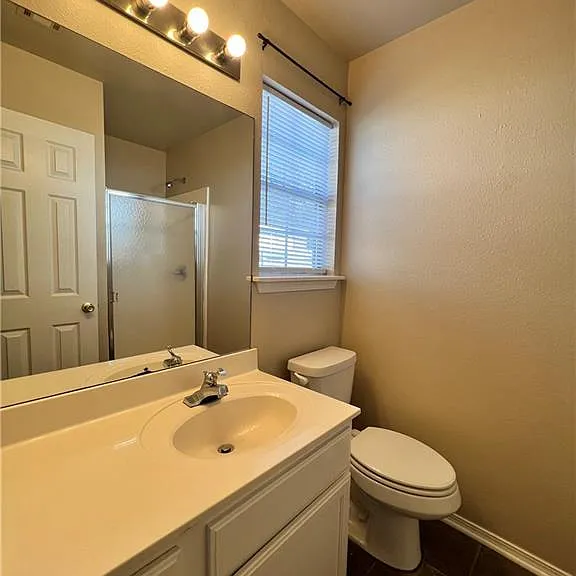 1102 SW Tunbridge Dr — Photo 6