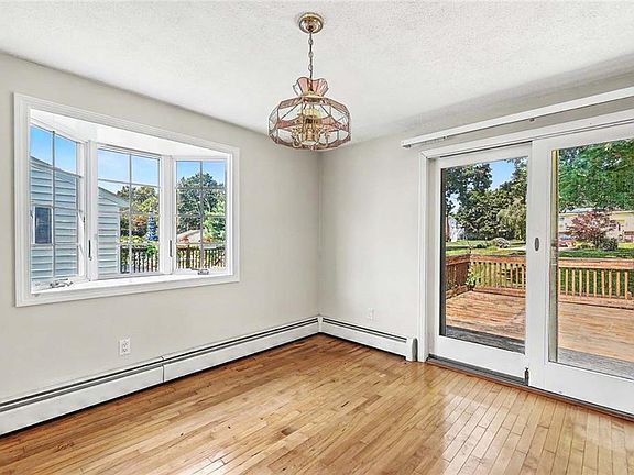4th image of 5 Tiffany Dr