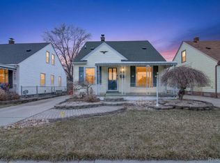 29901 Kelly Rd, Roseville, MI 48066