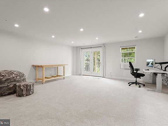 3rd image of 3059 Strasbaugh Dr