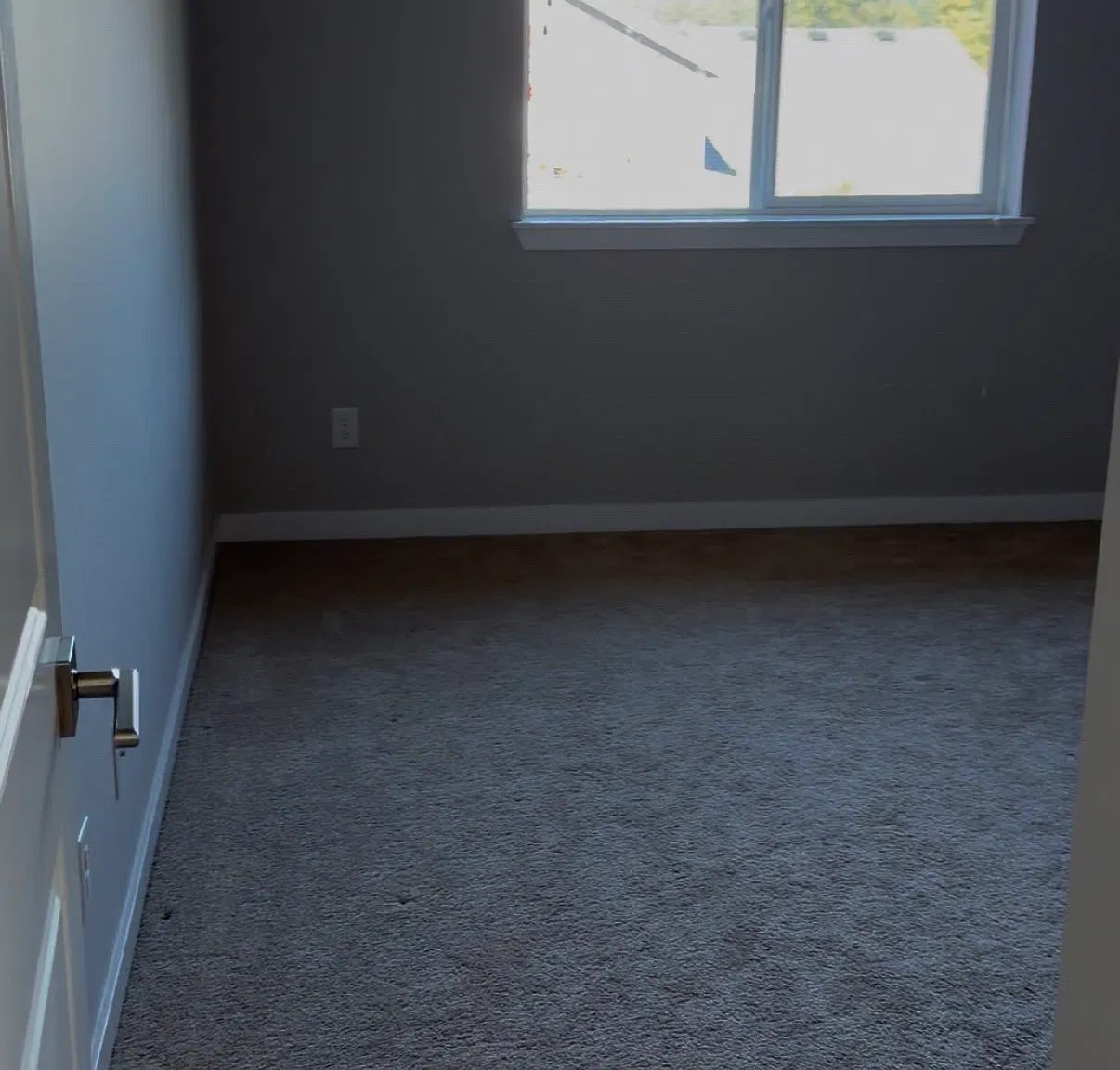 5 bed, 2.5 bath, 3000 sqft, $850 — Photo 1