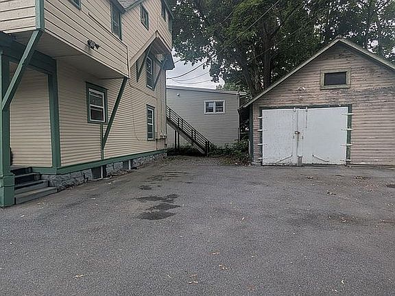 4th image of 266 Warren St