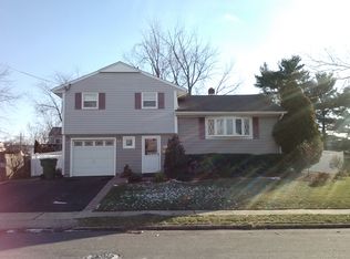 14 Barlow Rd, Edison, NJ 08817