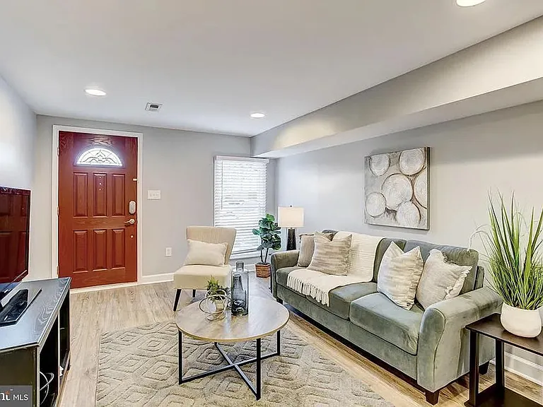 2604 Hudson St — Photo 12