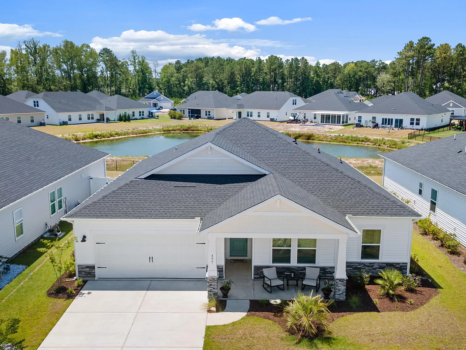 3 bed, 2.0 bath, 1818 sqft, $2,400 — Photo 4