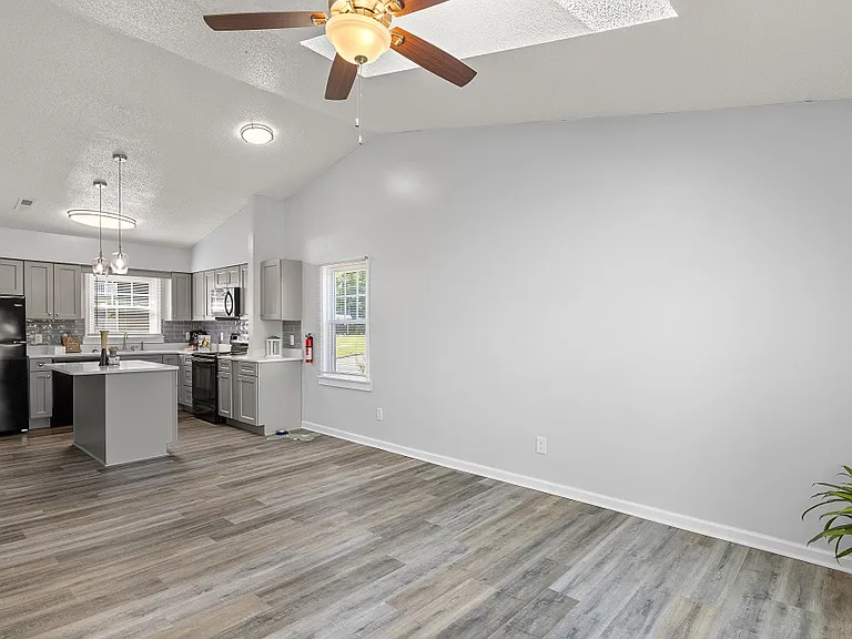 Riverview Apartments — Photo 27