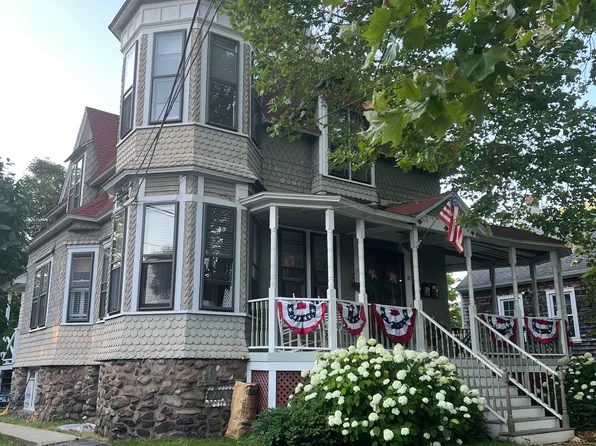 99 Franklin St APT 2, Bristol, RI 02809