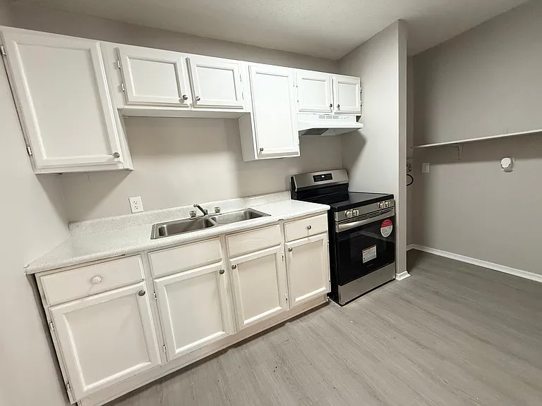 205 W Woodruff — Photo 6