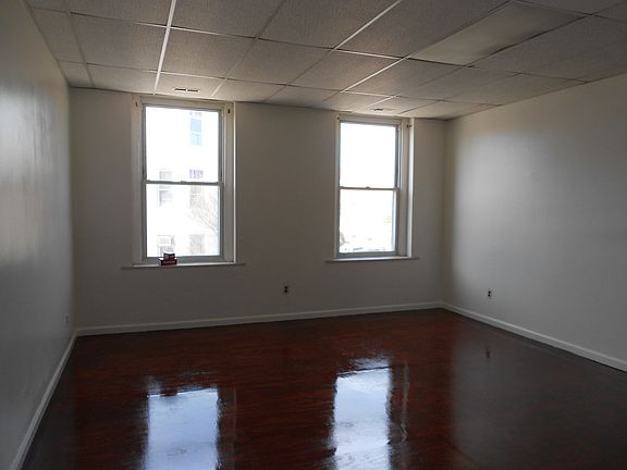 2nd image of 2515 Saint Paul St APT 5