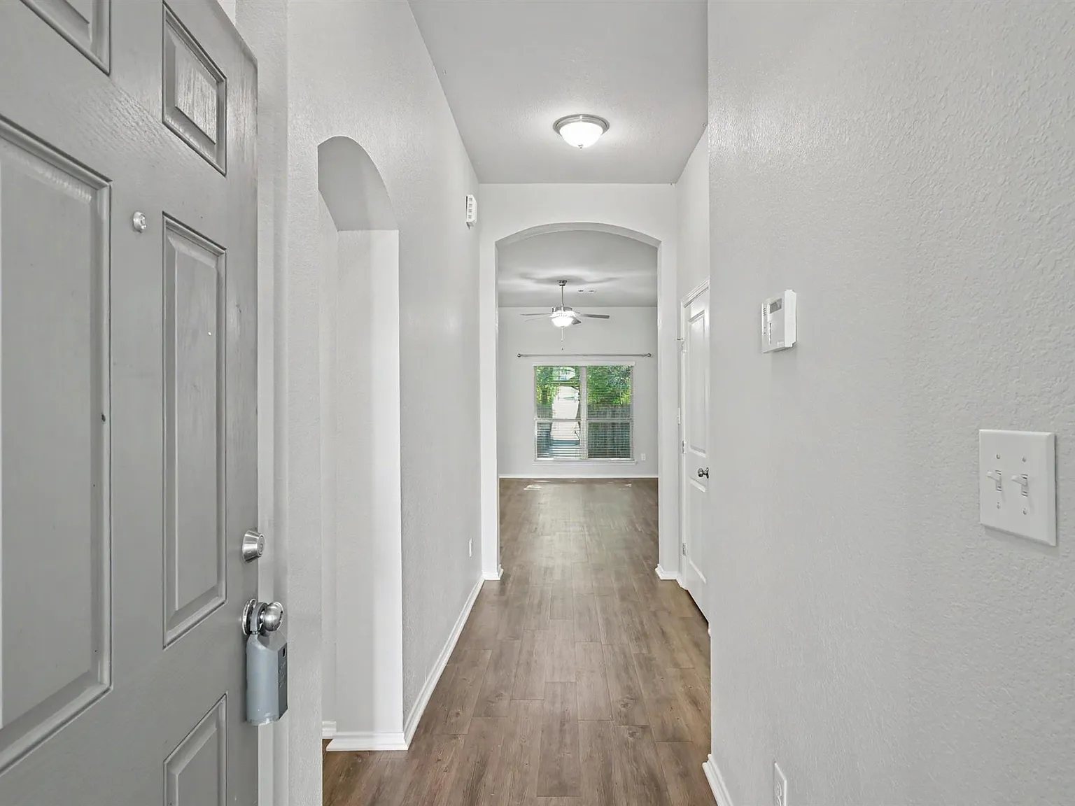 4 bed, 2.0 bath, 1759 sqft, $2,000 — Photo 4