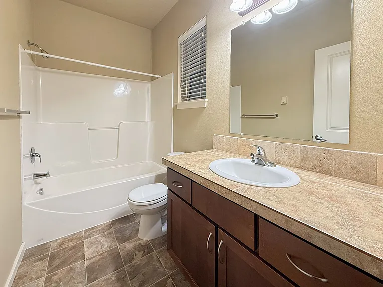 Catron Apartments - 1-3 Bedrooms 2 Bathrooms with In Unit Washer/Dryer and Internet — Photo 51