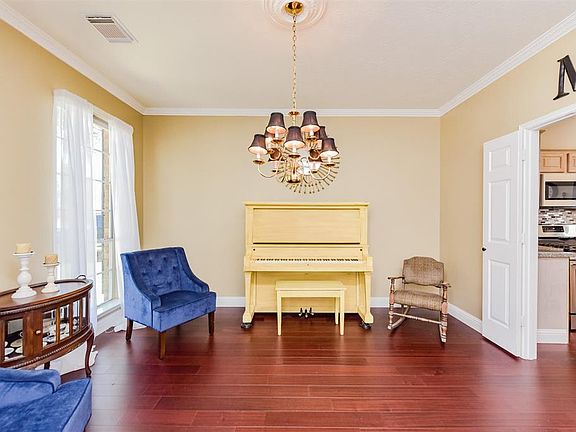 5th image of 2117 Dublin Dr