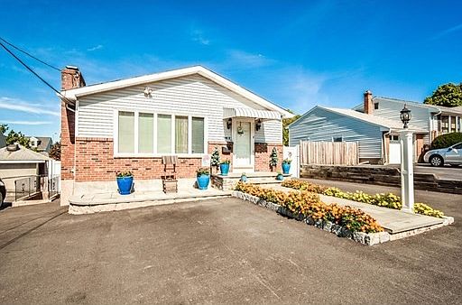 2nd image of 146 Oakwood Ave