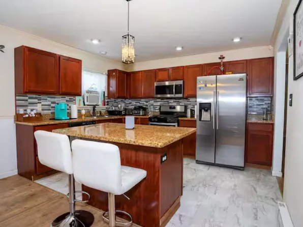 449 Clearview Dr, Long Pond, PA 18334