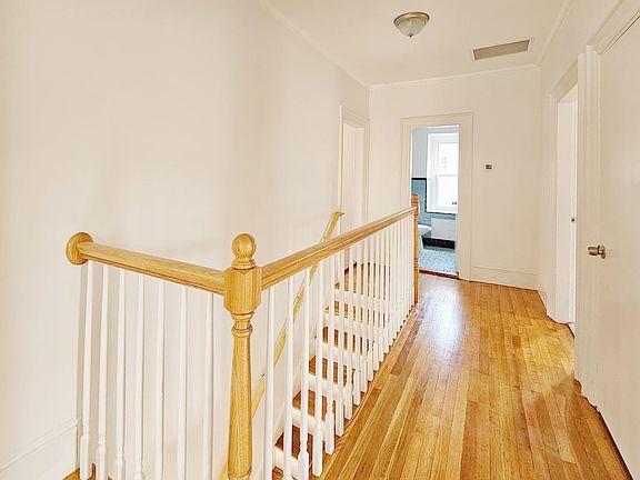 3rd image of 40 Spring Garden St Floor 2