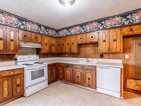 4th image of 6115 Denham Dr