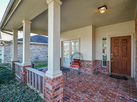 3rd image of 21307 River Knoll Ln