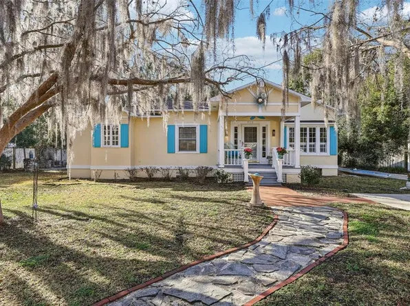 832 E 9th Ave, Mount Dora, FL 32757