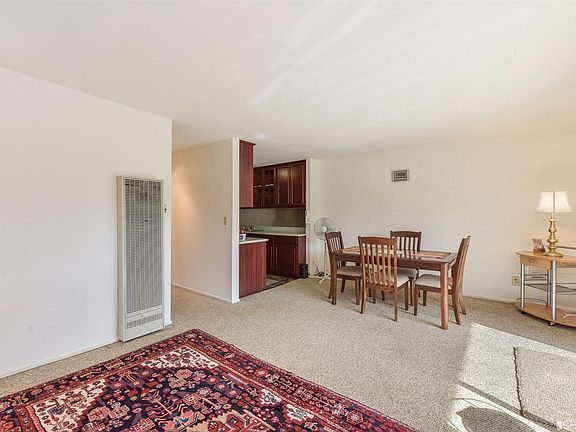 5th image of 35 Western Shore Ln APT 3