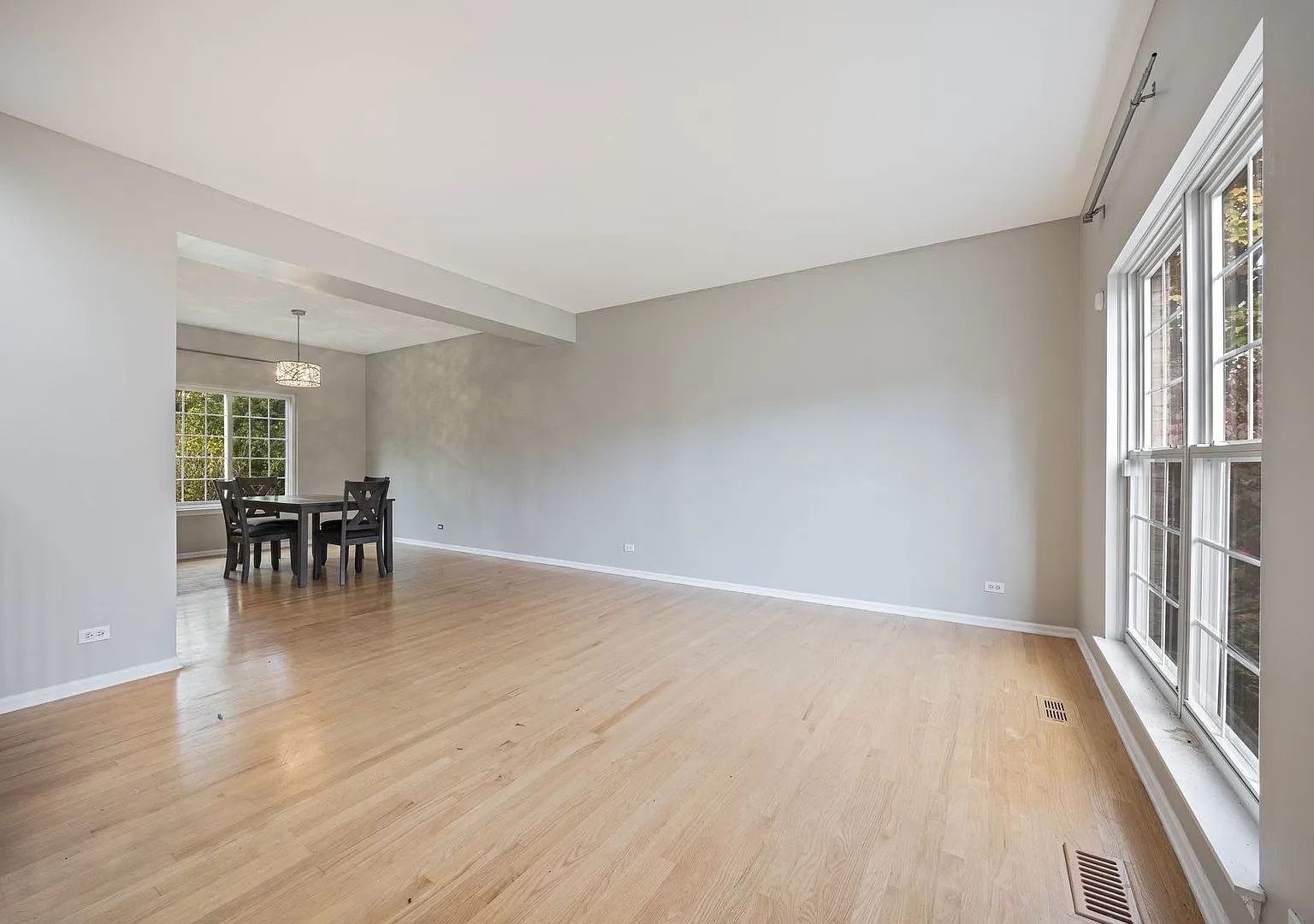 4 bed, 2.5 bath, 4516 sqft, $4,095 — Photo 4