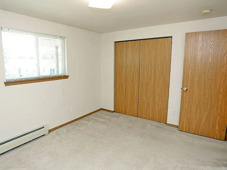 BREEZEWOOD APARTMENTS — Photo 18