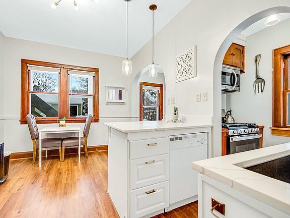 3rd image of 1813 4th St NE Floor 1