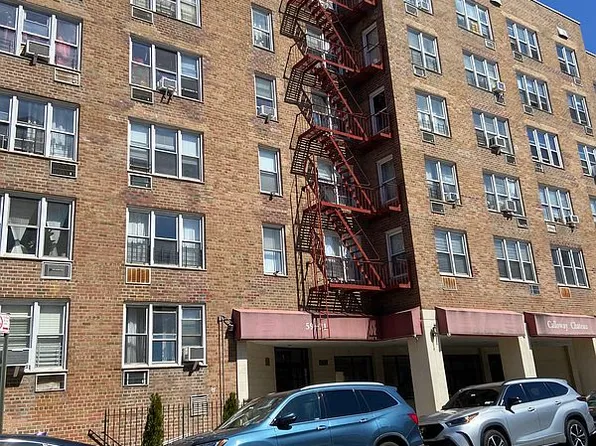 5921 Calloway St APT 2A, Flushing, NY 11368