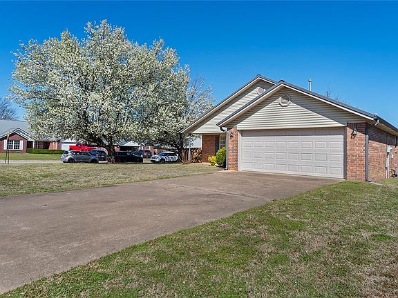 2nd image of 1706 Lawrence Ave