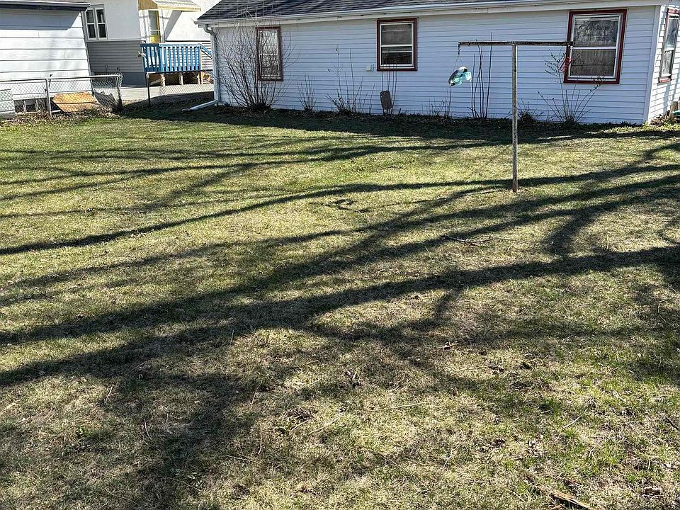 2nd image of 3113 S Prairie Ave