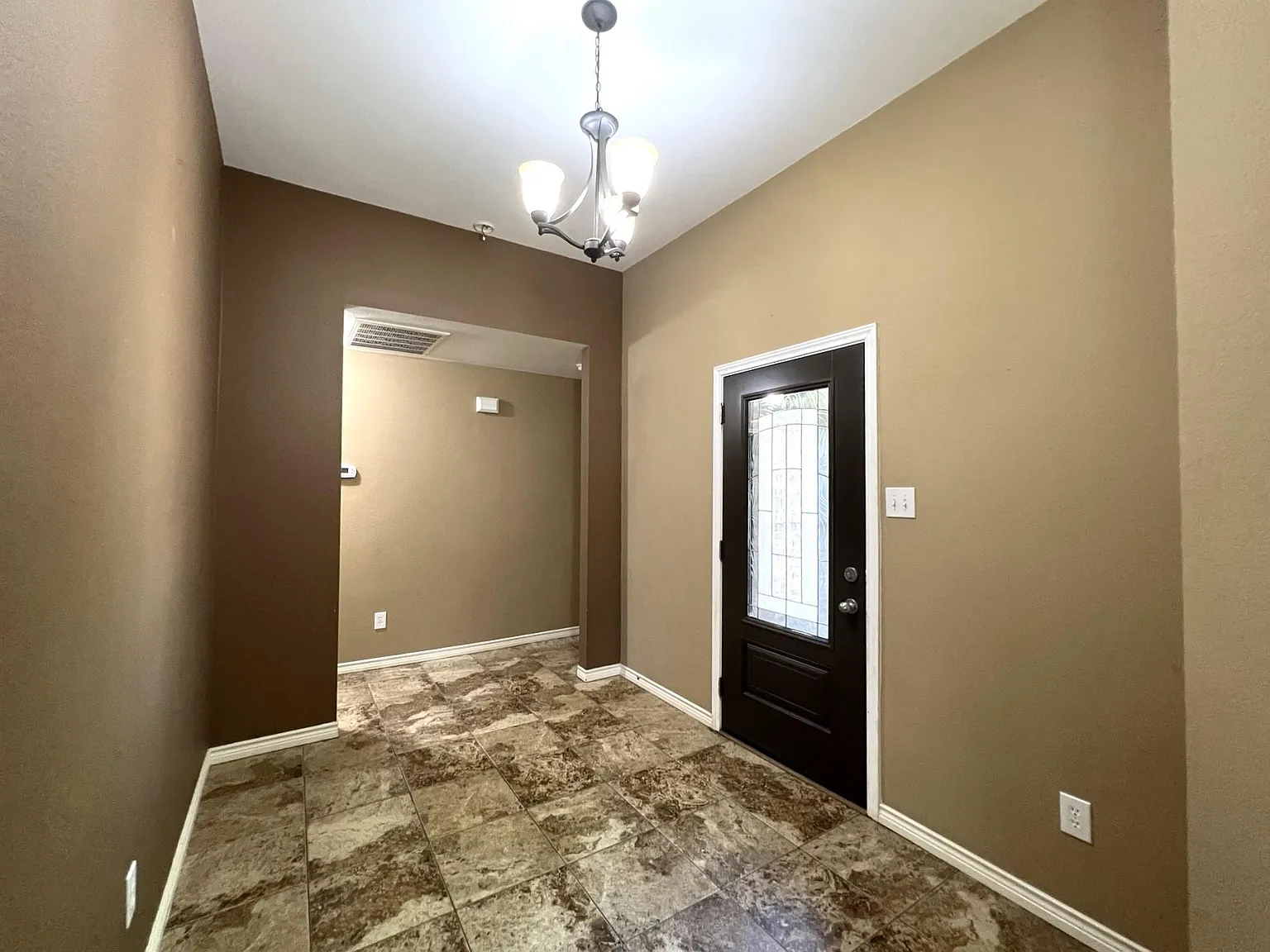 3 bed, 1917 sqft, $2,550 — Photo 4