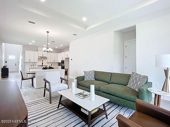 4th image of 129 BEDFORD Terrace #143