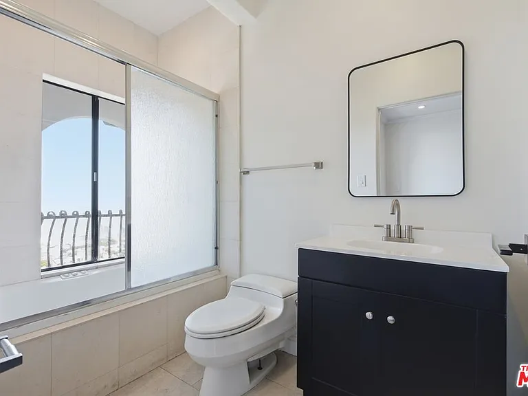 8908 Appian Way — Photo 28