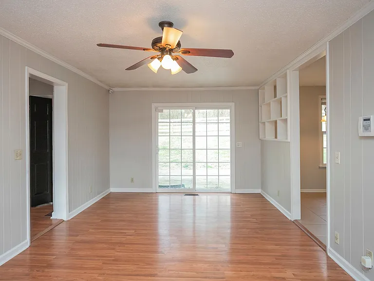 610 Ashley Ct — Photo 42