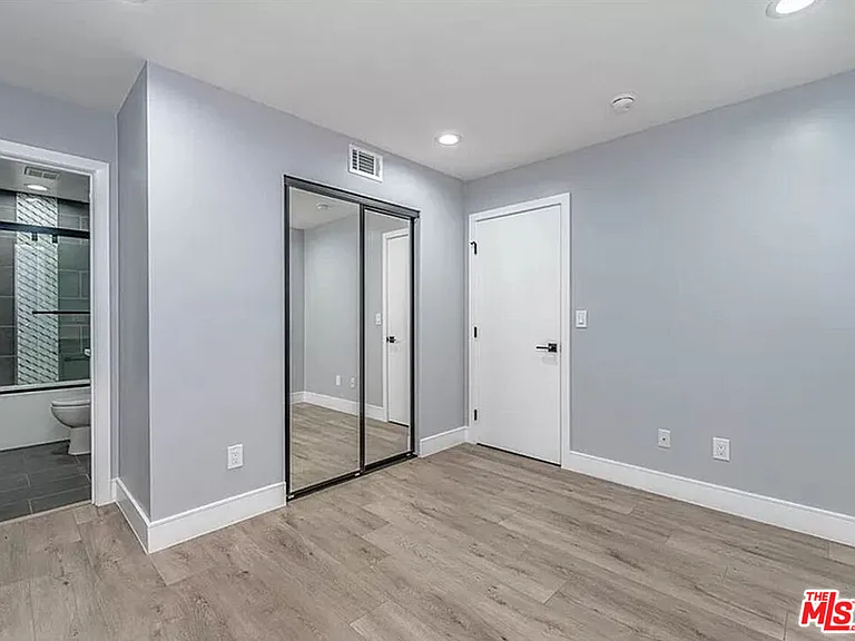 1949 1/2 N Vista Del Mar Ave — Photo 15