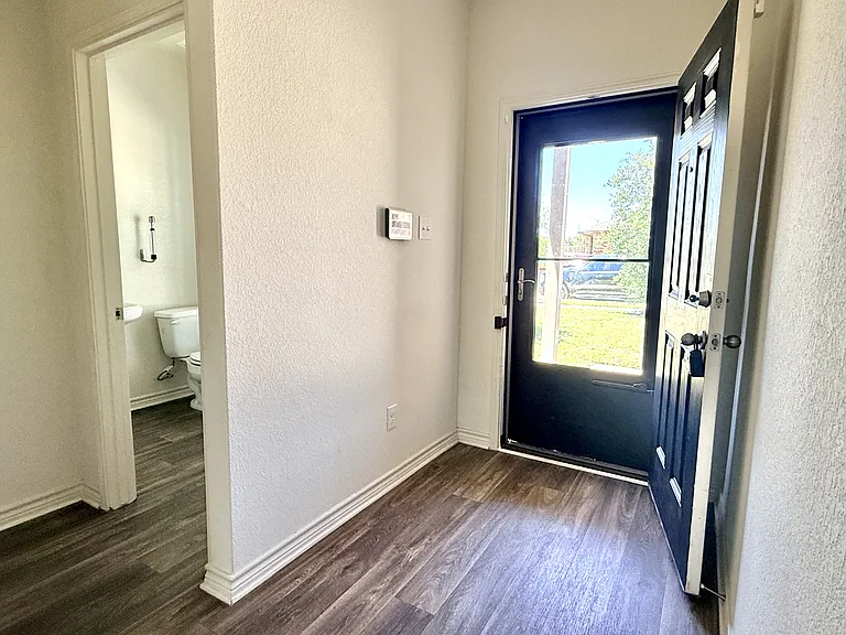 109 Sunnymeade Ln — Photo 3