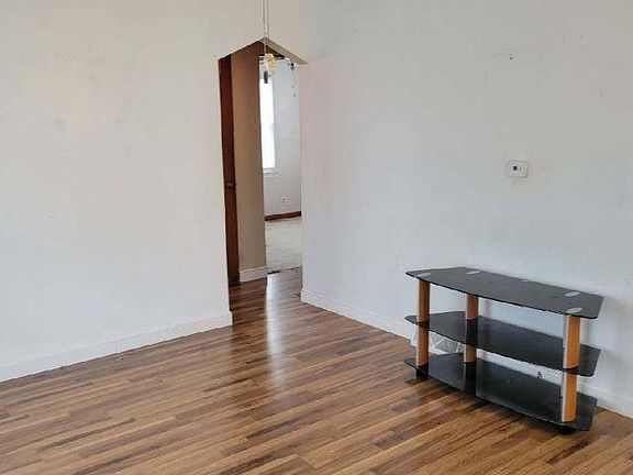 5th image of 1413 N Wilson Ave